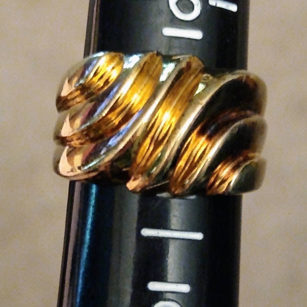 Vintage sterling silver ribbed dome ring